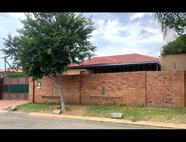 3 BEDROOM PROPERTY TO RENT IN COSMO CITY